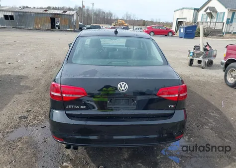 2015 Volkswagen Jetta 1.8T Se z USA, uszkodzony, nr VIN 3VWD17AJ0FM237993